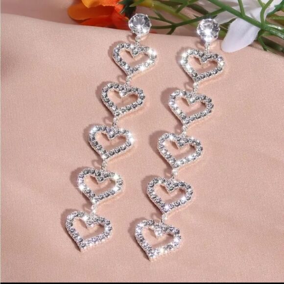 Stunning Rhinestone Heart Dangle Earrings - Picture 4 of 5